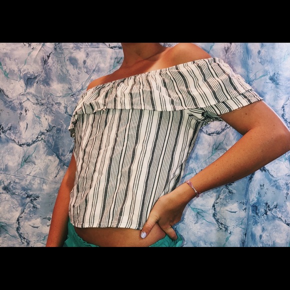 tillys off the shoulder shirt! - Picture 3 of 3